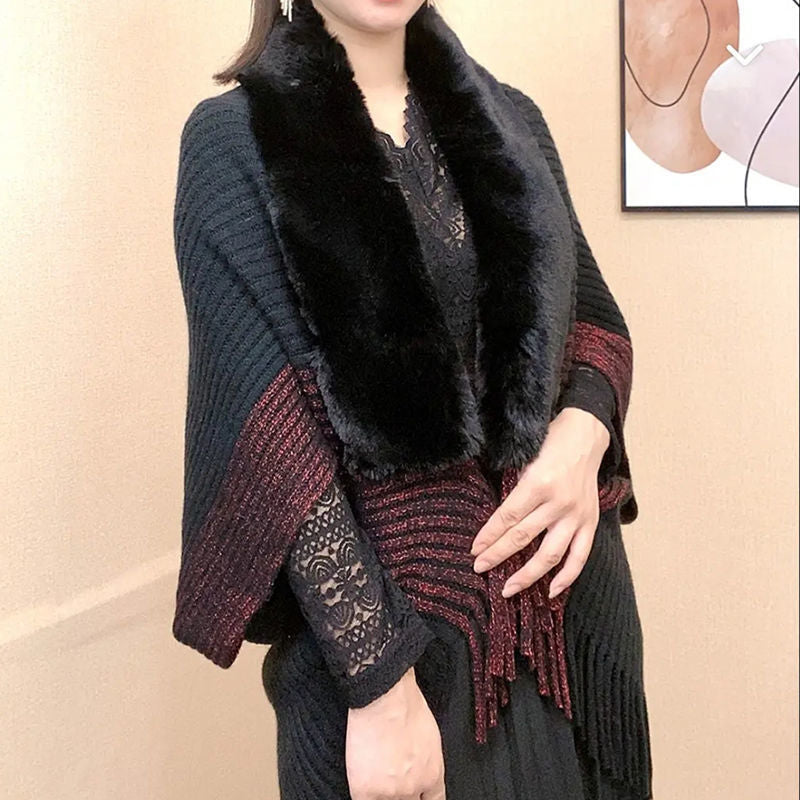 ❄️Un șal elegant și călduros din lână tricotată, cu guler de blană — potrivit pentru toate ocaziile, etalând un stil rafinat.