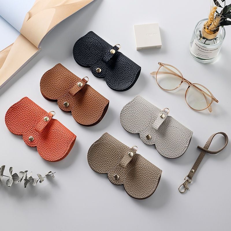 🔥【Compra 2, llévate 1 gratis】Bolsa de gafas de sol de cuero suave