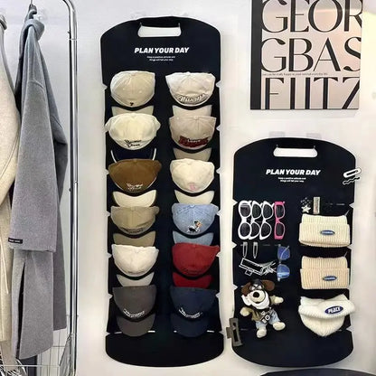 🔥🧢Cumpără 1 Primești 1 Gratuit! 🎩 Suport suspendat pentru pălării cu 12 buzunare: Menține forma pălăriilor și previne șifonarea. Economisește spațiu și este ușor de agățat. 🏠✨