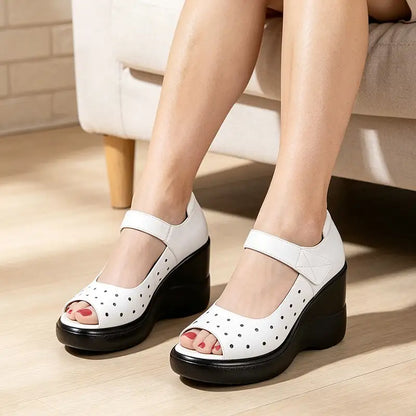 Sandale fashion cu platformă și talpă wedge, decupate și respirabile