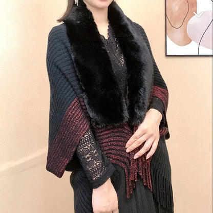 ❄️Un șal elegant și călduros din lână tricotată, cu guler de blană — potrivit pentru toate ocaziile, etalând un stil rafinat.