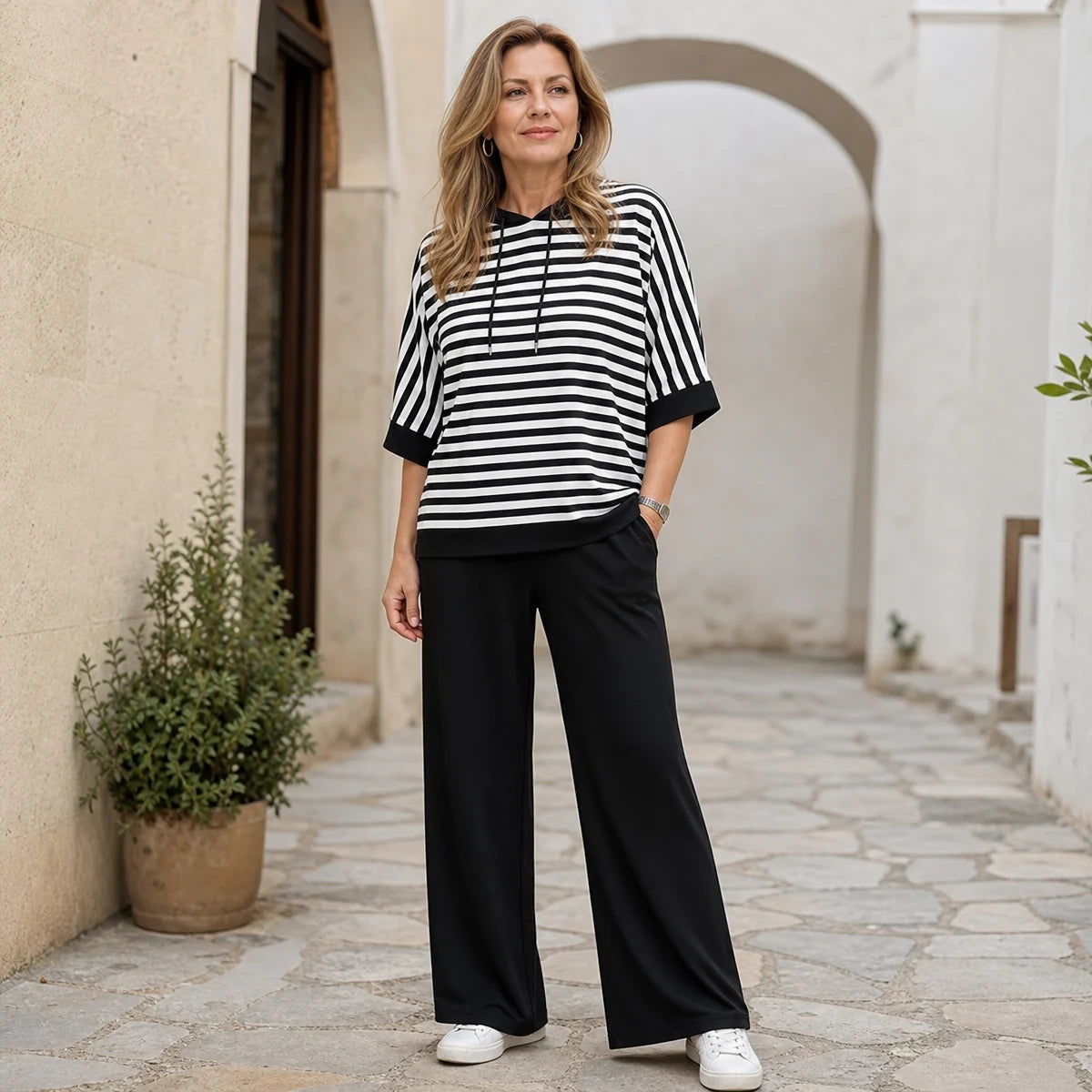 Compleu Dama Modern Alb-Negru – Bluza Casual si Pantaloni Eleganti