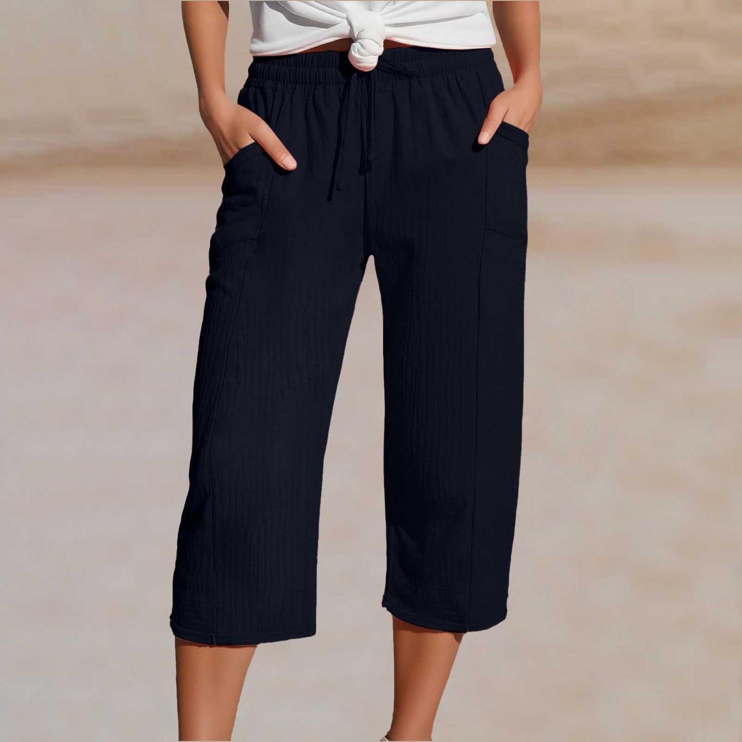 Pantaloni trei sferturi plisați pentru damă – din bumbac și in, culoare solidă
