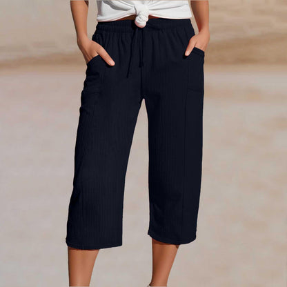 Pantaloni trei sferturi plisați pentru damă – din bumbac și in, culoare solidă