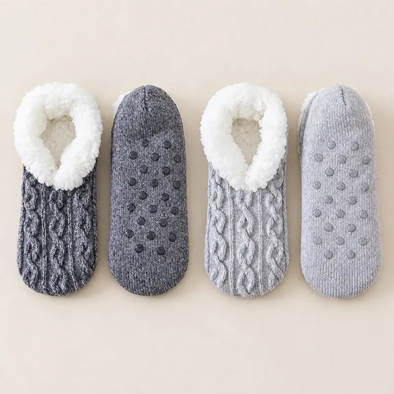 🧦 Pachet Special 2 Perechi: Șosete Pufoase de Casă cu Talpă Antiderapantă din Silicon · Interior Călduros Tip Blăniță · Tricotaj Elastic cu Model Răsucit · Confort și Căldură pentru Iarnă!【Mărime unică】