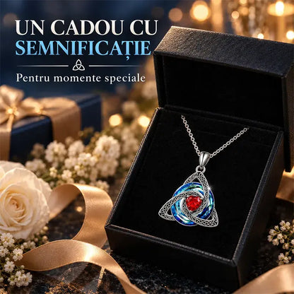 ✨ Lănțișor Elegant cu Pandantiv Nod Celtic și Piatră de Naștere (12 Culori Disponibile)! Design Deosebit în Formă de Inimă · Finisaj Electroplatit Premium · Cadoul Perfect!
