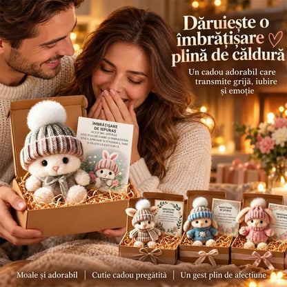 🐰 Iepuraș de pluș adorabil cu căciuliță și pulover tricotat, cadou perfect în cutie elegantă 🎁